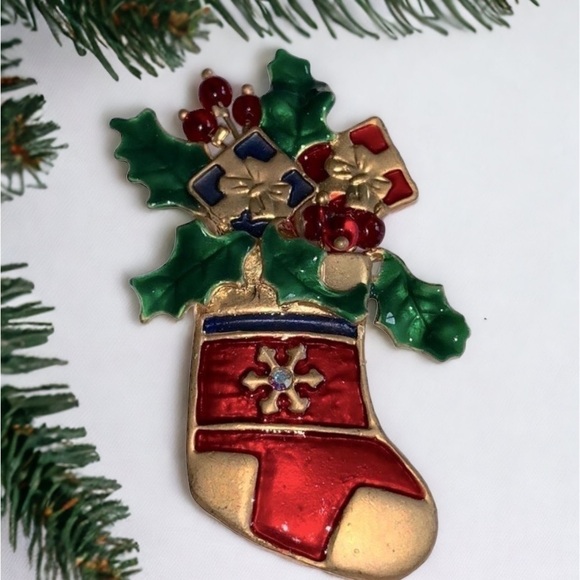 CHRISTMAS Brooch Pin - Gold Tone Red & Green Enameled Stocking - Picture 1 of 5